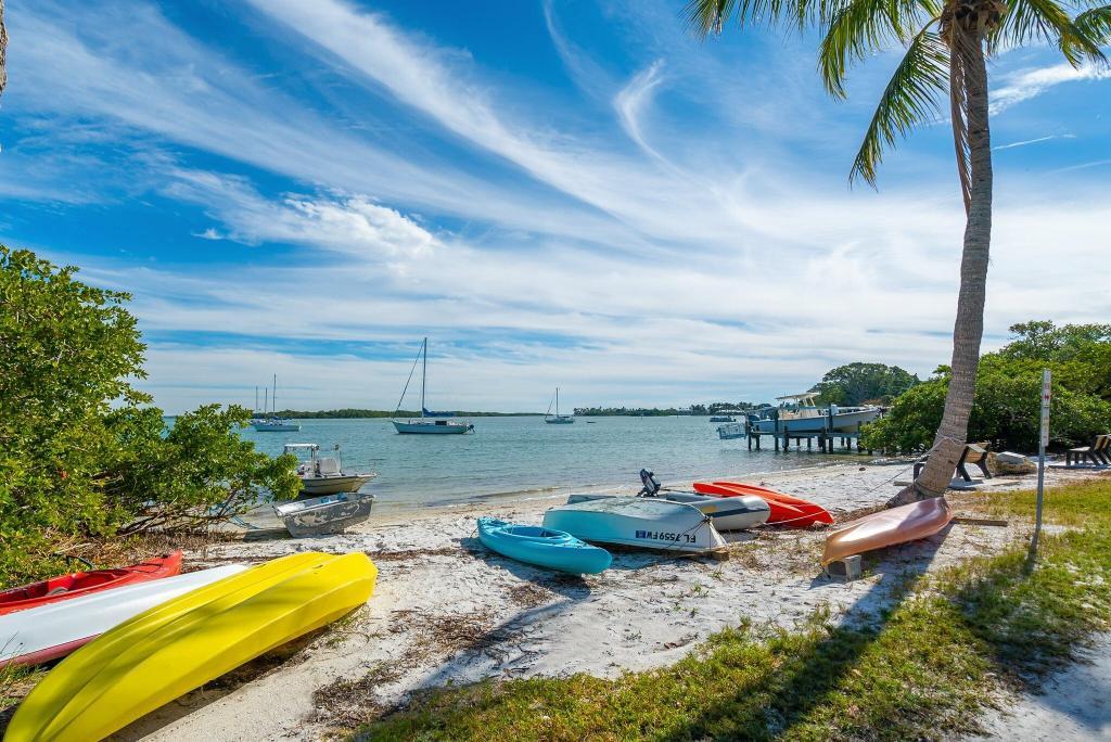 Longboat Key FL - kayaks, paddle boards and sail boats