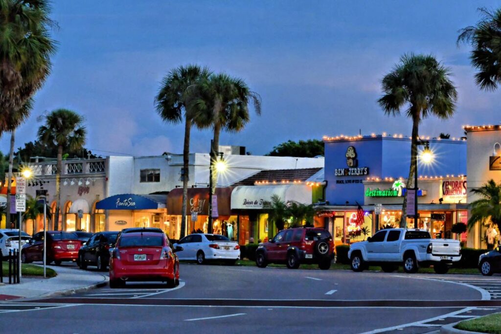 St Armands Circle - Shopping at Dusk